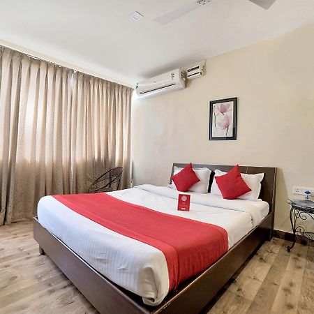 Oyo 674 Apartment Hotel Manar Luxury Suites ไฮเดอราบัด ภายนอก รูปภาพ