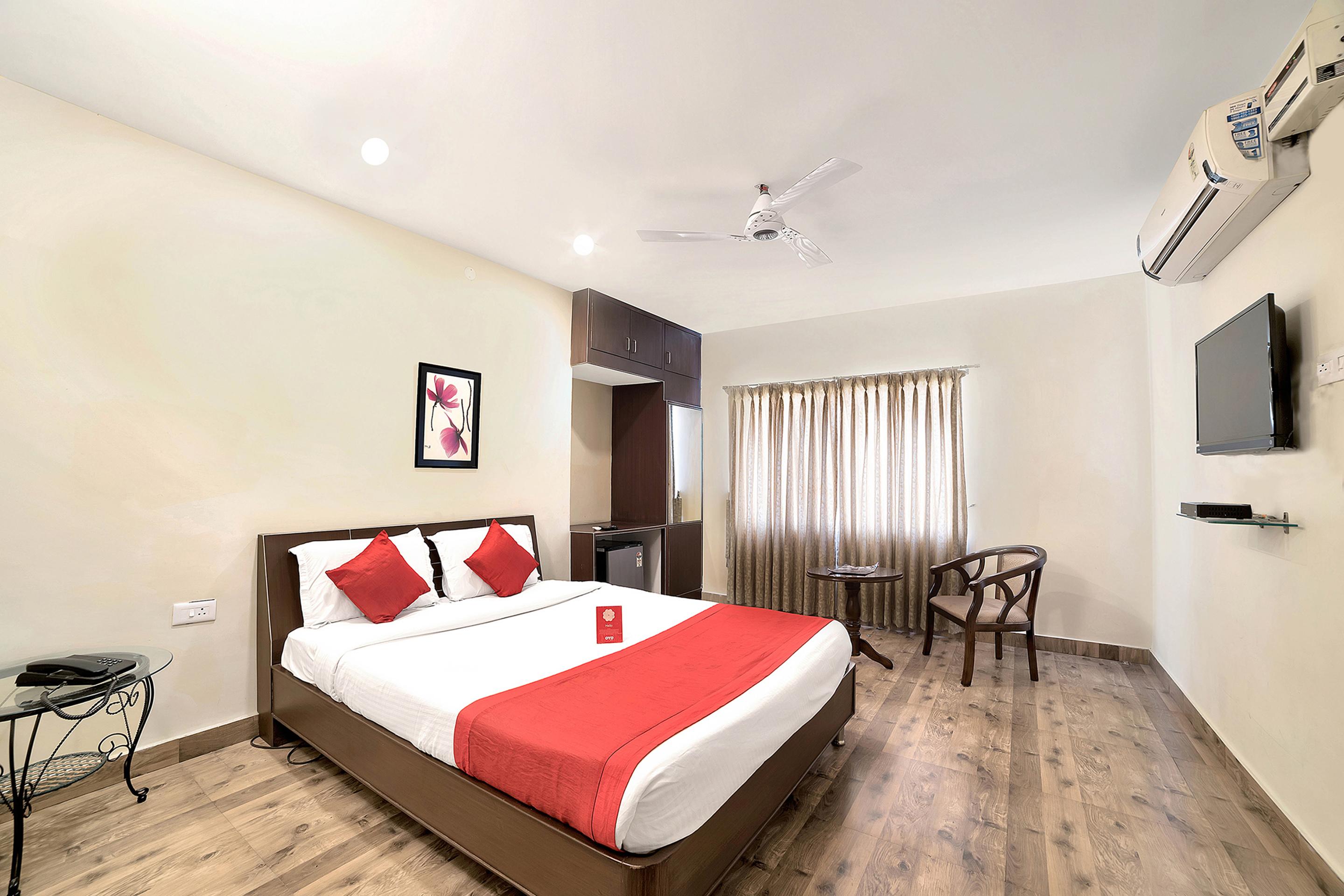 Oyo 674 Apartment Hotel Manar Luxury Suites ไฮเดอราบัด ภายนอก รูปภาพ
