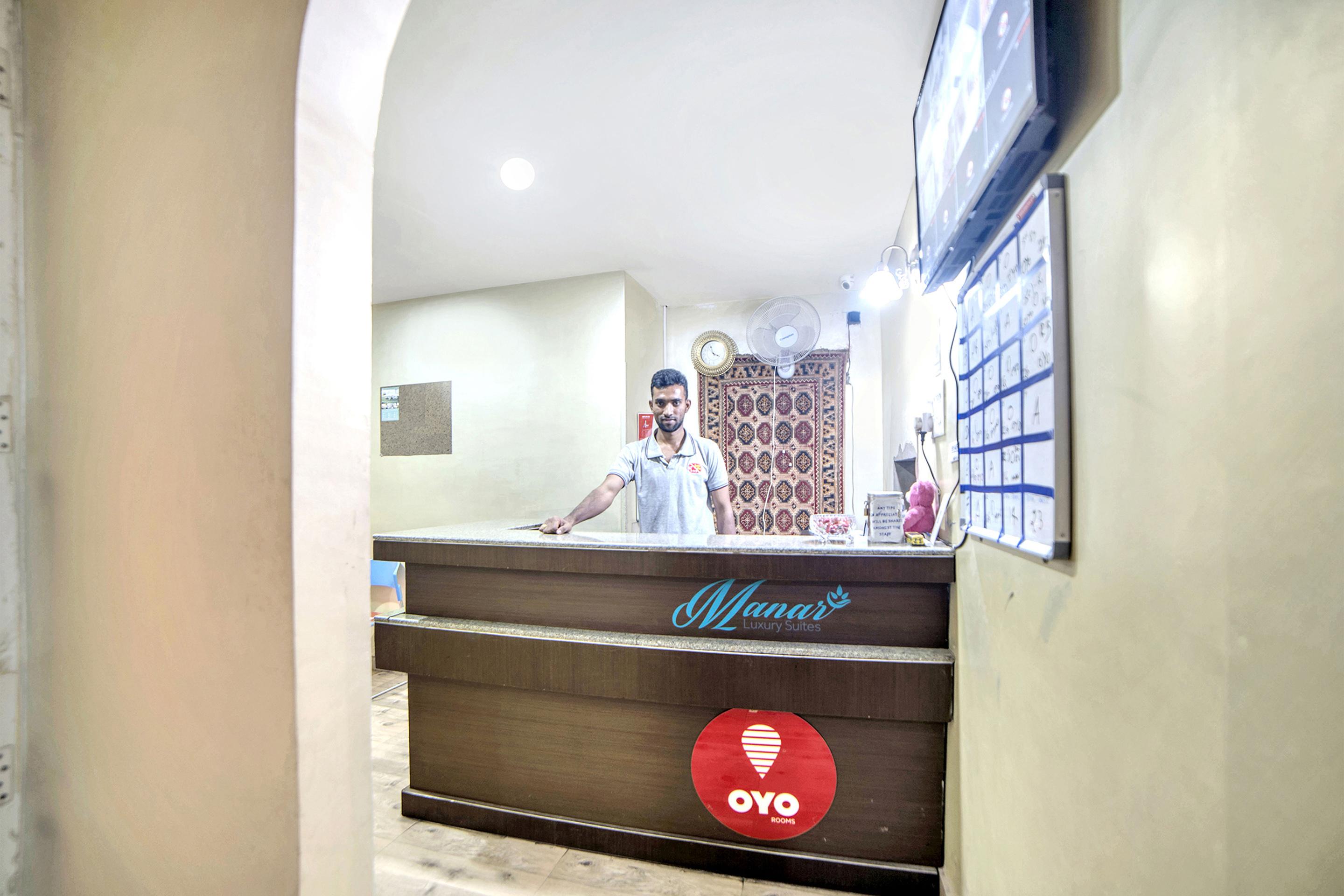 Oyo 674 Apartment Hotel Manar Luxury Suites ไฮเดอราบัด ภายนอก รูปภาพ