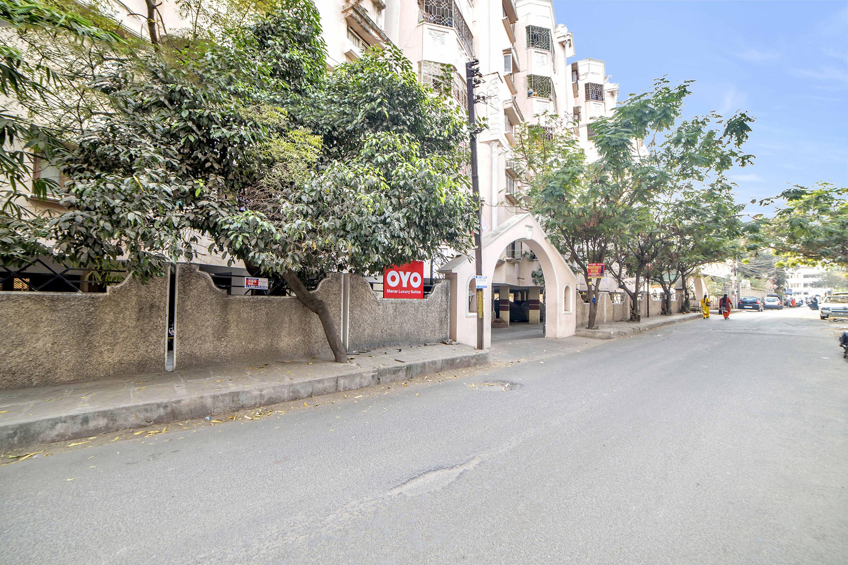 Oyo 674 Apartment Hotel Manar Luxury Suites ไฮเดอราบัด ภายนอก รูปภาพ